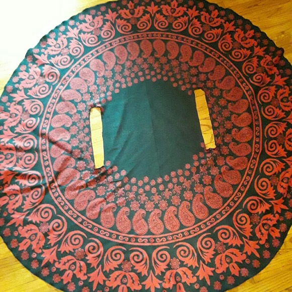 Unique patterned shawl - Picture 3 of 6